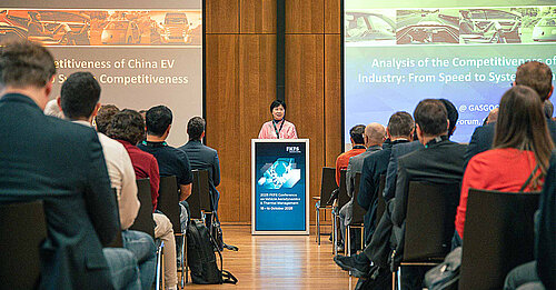 [Translate to English:] Tina Zhou at the FKFS Conference